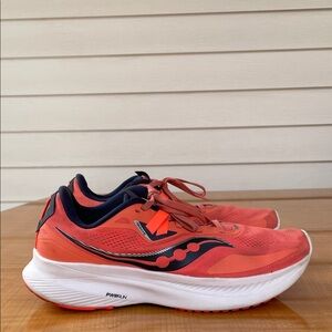Saucony Women's Guide 15 Coral and Navy Running Sneakers Size 9.5